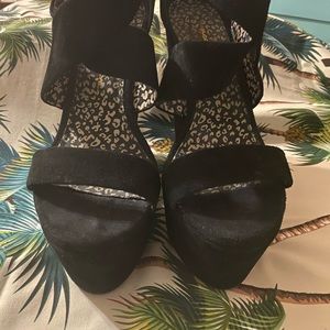 Jessica Simpson wedges 👠